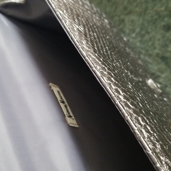 Silver Snakeskin Pattern Event Purse - Picture 4 of 10